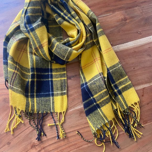 Bright yellow checkered scarf - Picture 2 of 3